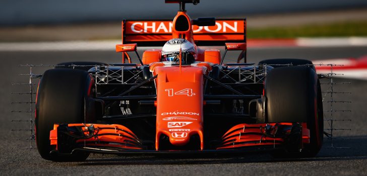 Alonso conduce el MCL32