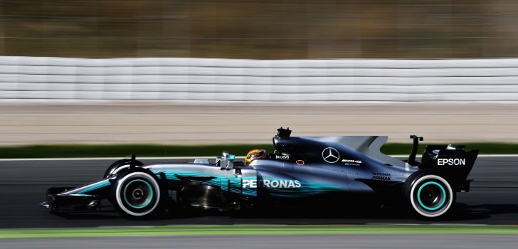 Hamilton rodando en Montmeló