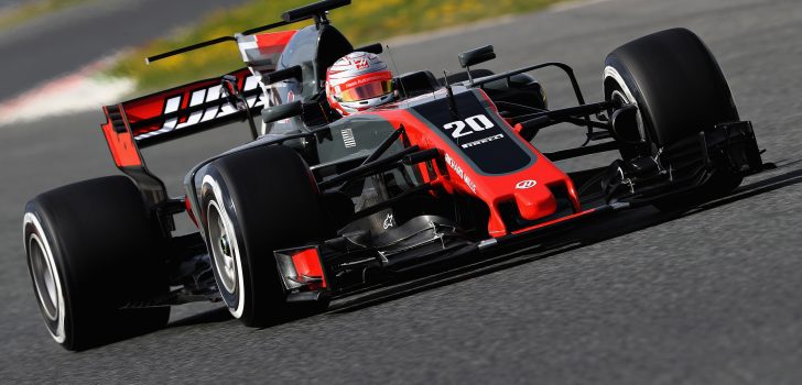 Kevin Magnussen en VF-17