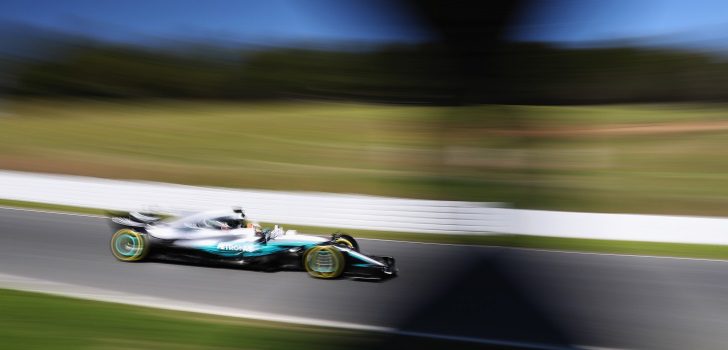 Lewis Hamilton durante los test de pretemporada 2017 en el Circuit de Barcelona-Catalunya