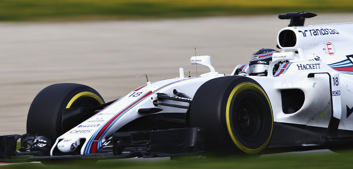 Lance Stroll recorriendo kilómetros y kilómetros en el FW40