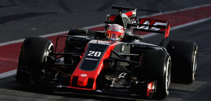 Kevin Magnussen en el VF-17