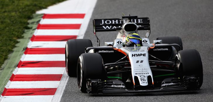 Sergio Pérez al volante del VJM10