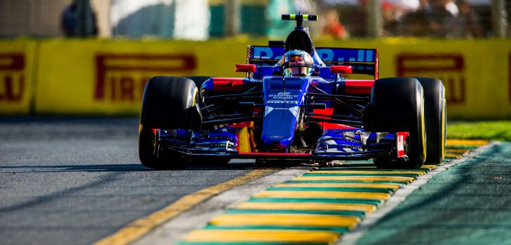 Carlos Sainz en el box