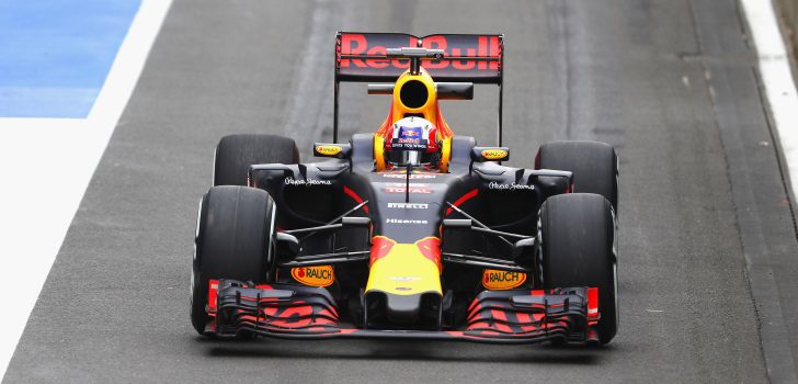 Pierre Gasly durante un test en Silverstone con Red Bull