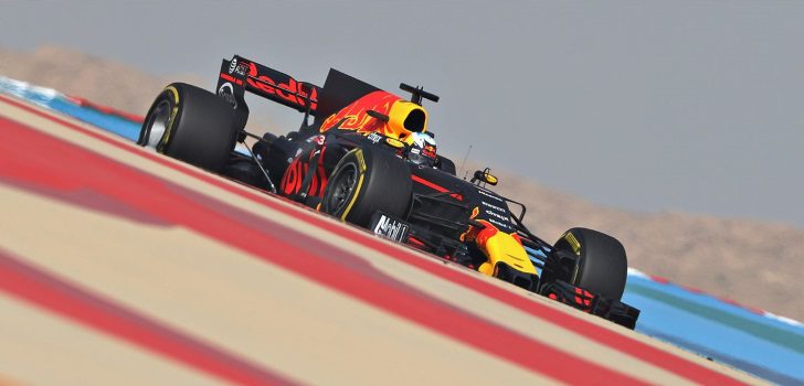 Ricciardo rueda en el desierto barení