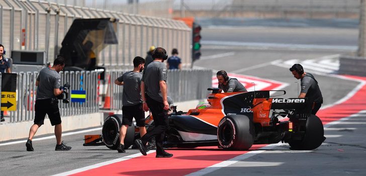 Oliver Turvey durante los test post GP Baréin 2017