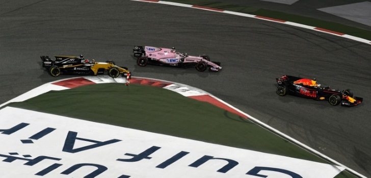 Nico Hulkenberg, Sergio Pérez y Daniel Ricciardo drante el GP Baréin 2017
