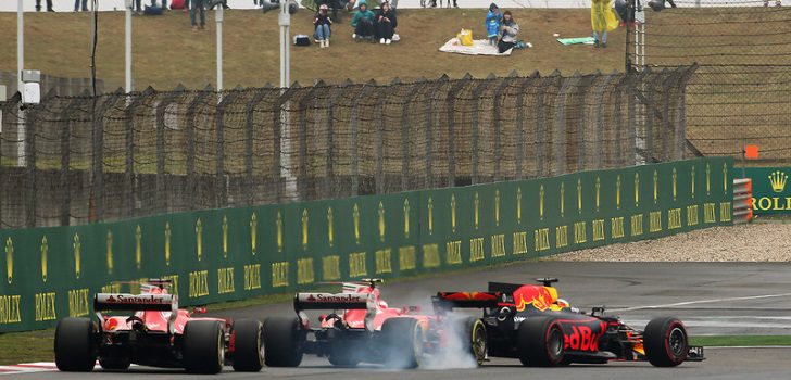 Daniel Ricciardo delante de Sebastian Vettel y Kimi Räikkönen en el GP China 2017