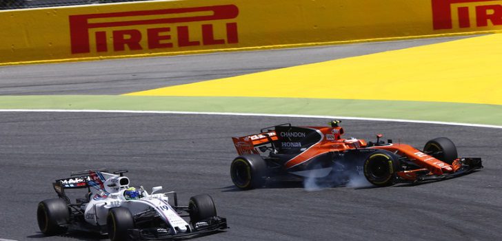 Stoffel Vandoorne colisionando con Felipe Massa en el GP España 2017