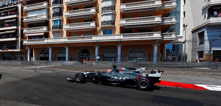 El VF17 en la chicane de Mónaco