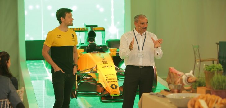 Palmer, en una conferencia de Renault