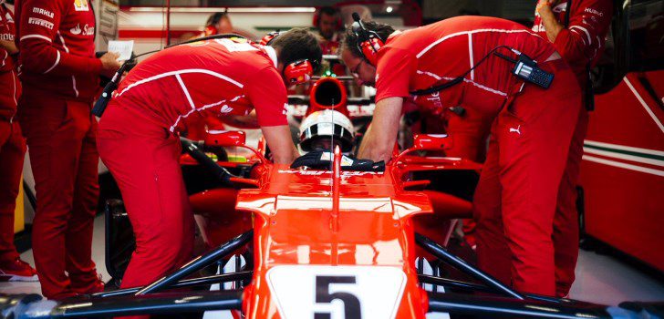 Sebastian Vettel renueva con Ferrari