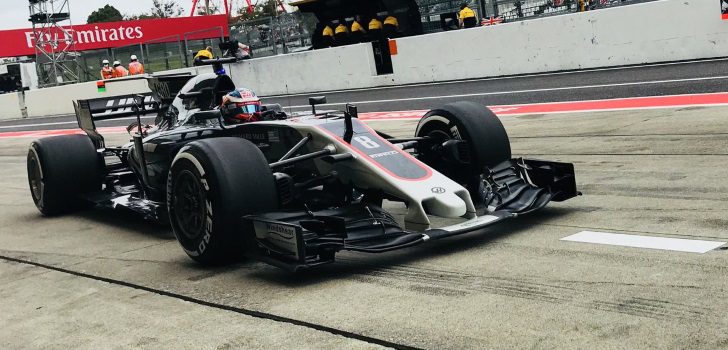 Grosjean en el pit-lane de Suzuka