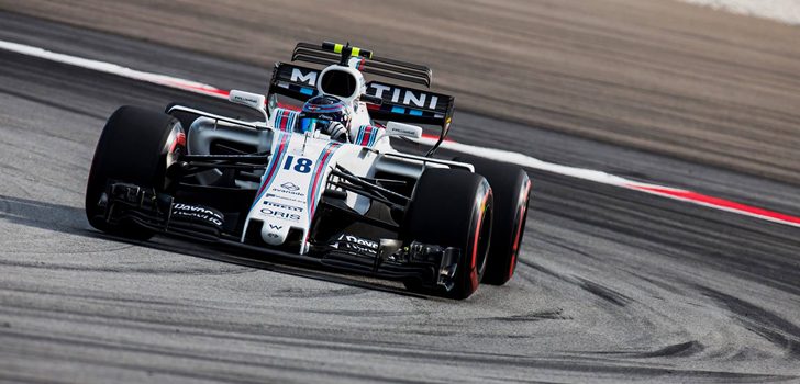 Stroll pilotando el FW40