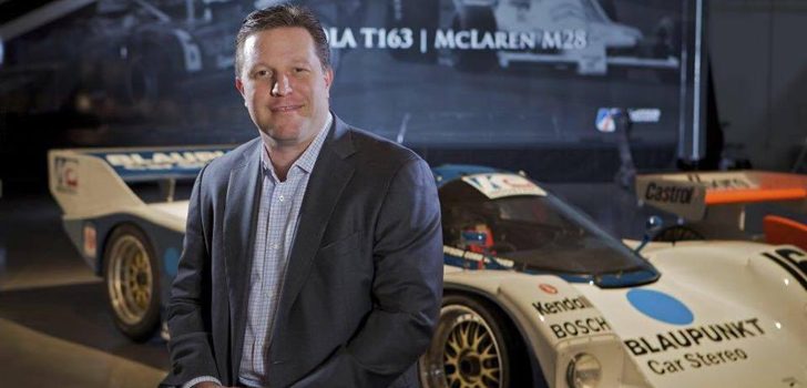 Zak Brown posa durante un evento de McLaren