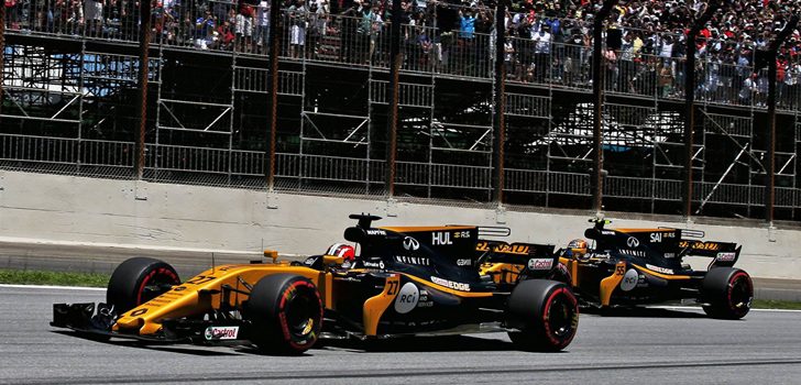 Sainz y Hülkenberg durante un Gran Premio de F1