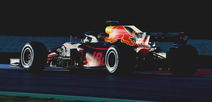 Verstappen rueda en Montmeló