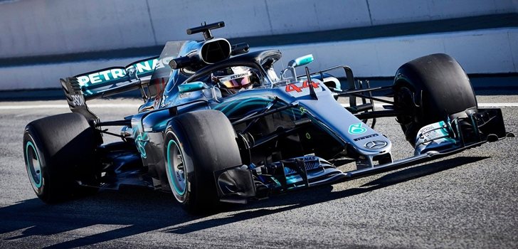 Hamilton rueda en los test de Montmeló