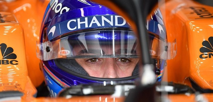 Fernando Alonso, concentrado en su monoplaza