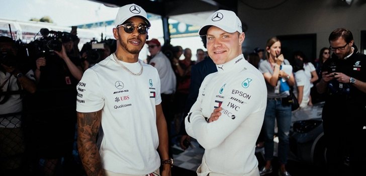 Hamilton y Bottas, juntos en el garaje