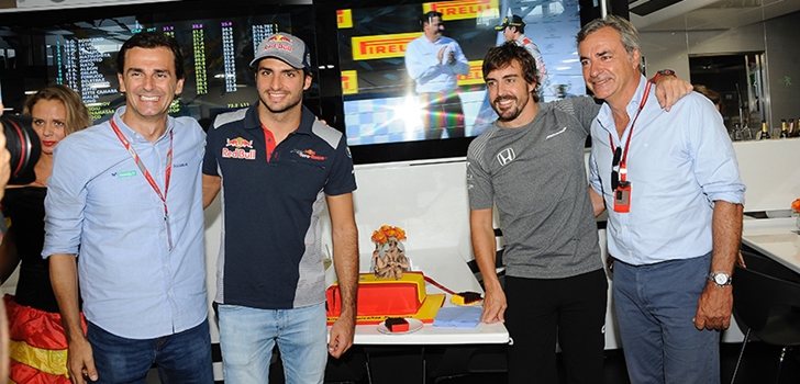 De la Rosa junto a los Sainz y Alonso