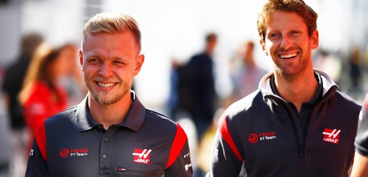 Magnussen y Grosjean, sonrientes