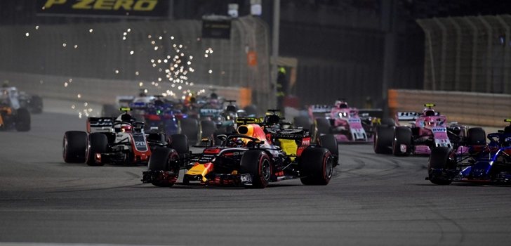 Ricciardo, en la primera curva de Sakhir