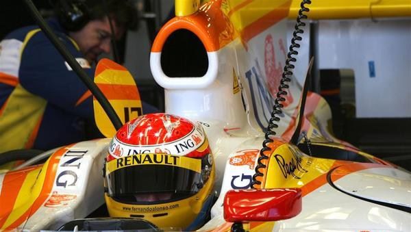 Hamilton adelanta a Alonso en el último suspiro... con el alerón de 2008