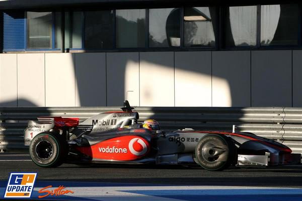 Hamilton adelanta a Alonso en el último suspiro... con el alerón de 2008