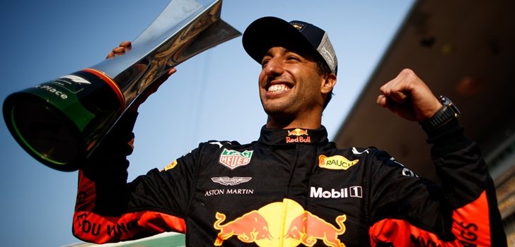 Ricciardo celebra el triunfo en China