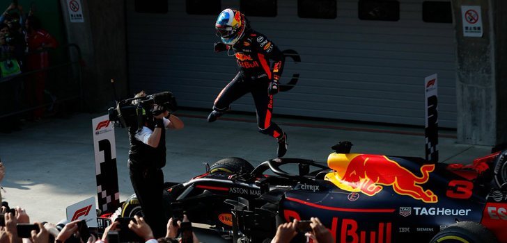 Daniel Ricciardo gana en China