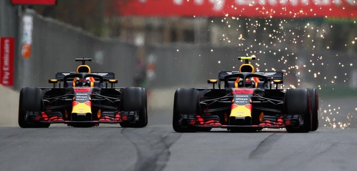 Ricciardo y Verstappen, durante el GP de Azerbaiyán 2018
