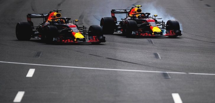 Ricciardo y Verstappen, durante el GP de Azerbaiyán 2018