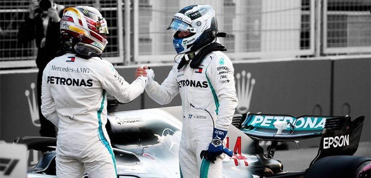 Bottas y Hamilton se saludan