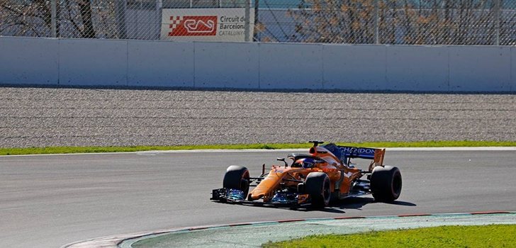 Alonso rueda en los test de pretemporada de Montmeló