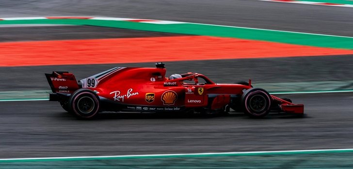 Ferrari rueda con hiperblandos en Barcelona