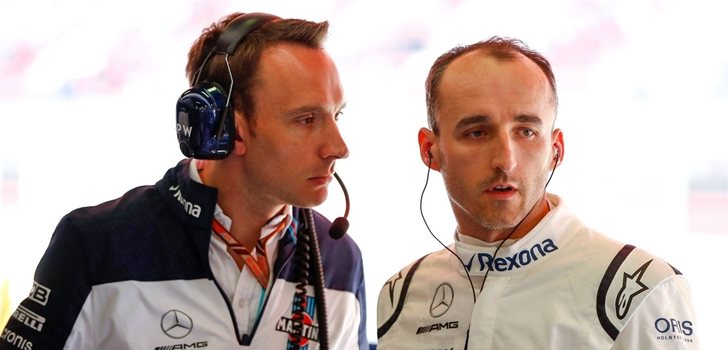 Kubica, junto a uno de sus ingenieros