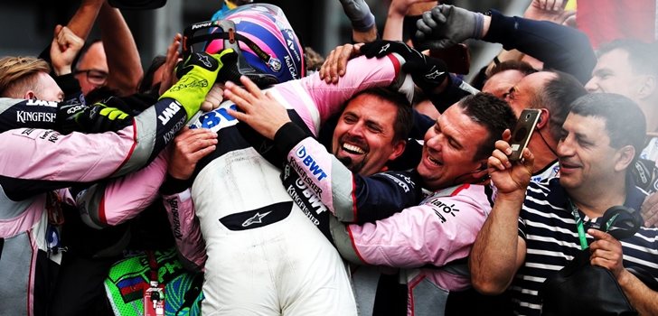 Force India celebra el podio de Pérez en Bakú