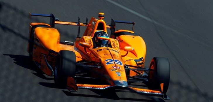 Alonso participa en la Indycar