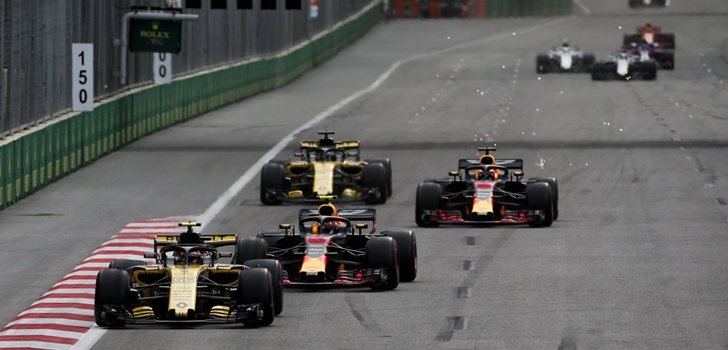 Los Renault y los Red Bull compiten sobre el asfalto