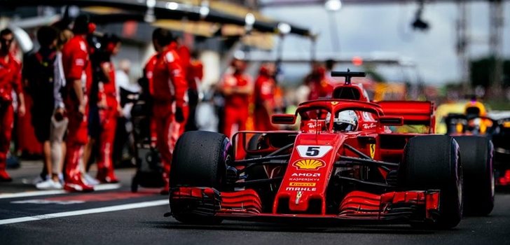 Vettel, en los boxes de Paul Ricard