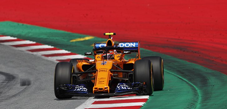 Stoffel Vandoorne encara la recta de meta durante el GP de Austria