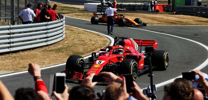 Vettel celebra su triunfo en Silverstone