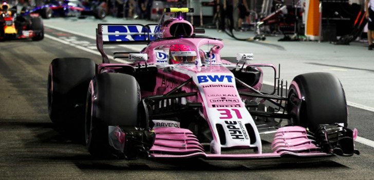 Ocon, en el pit-lane de Singapur