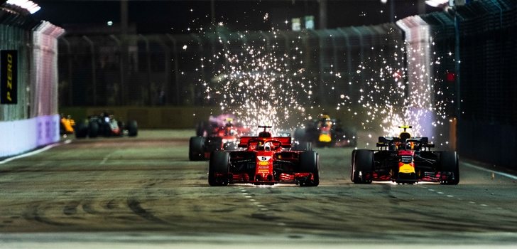 Vettel pelea con Verstappen en Singapur