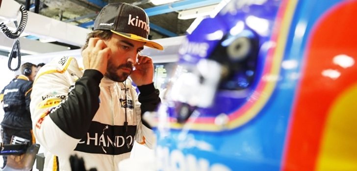 Alonso, concentrado antes de subirse al monoplaza