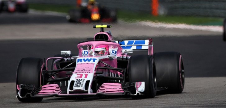 Ocon persigue a Magnussen en el GP de Rusia