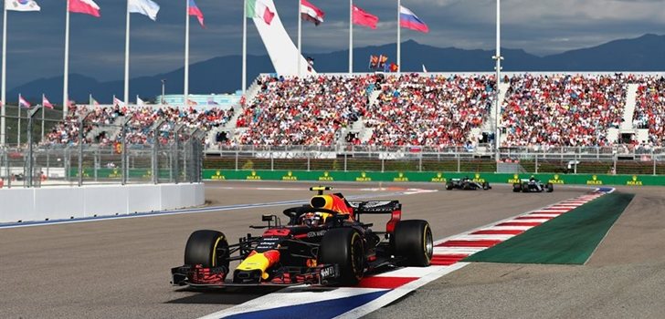 Verstappen rueda en Sochi