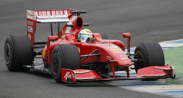 Vettel le mete más de 1 segundo a Massa